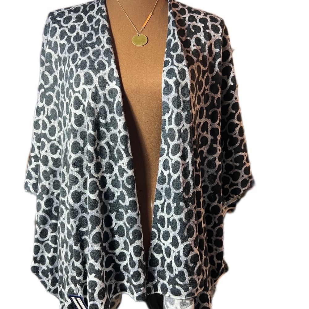 Black and gray incredibly soft wrap BNWT
